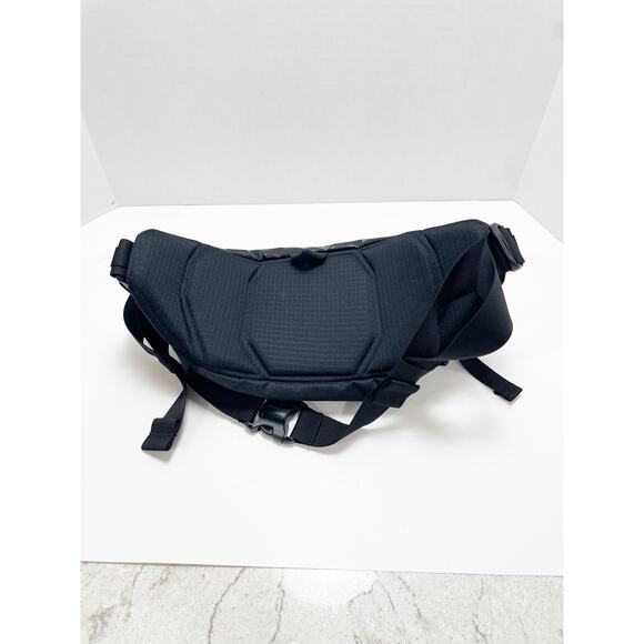 Patagonia Black Hole Waist Pack Shiny Black Bag Spring 2020 - Picture 7 of 8